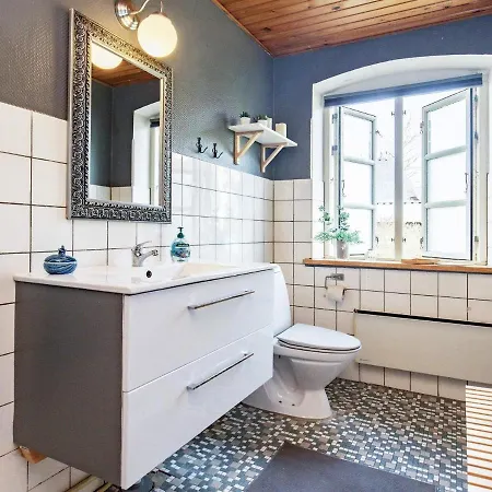 6 Person In Aeroskobing-by Traum * Ærøskøbing