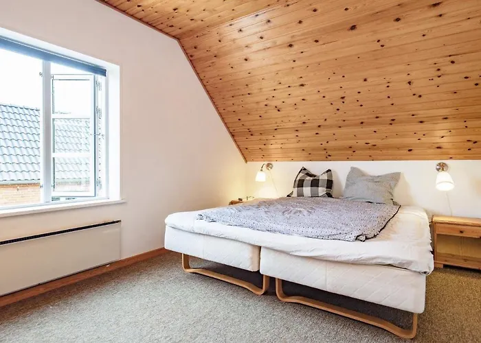 6 Person In Aeroskobing-by Traum *