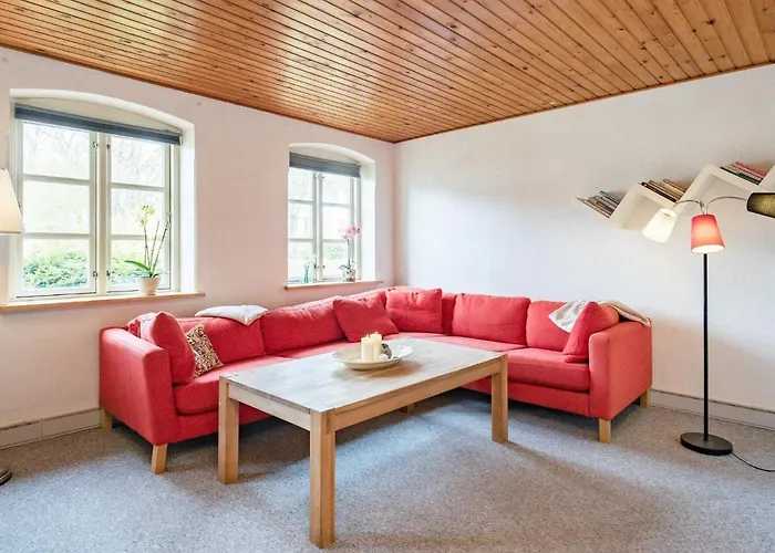 6 Person In Aeroskobing-by Traum *