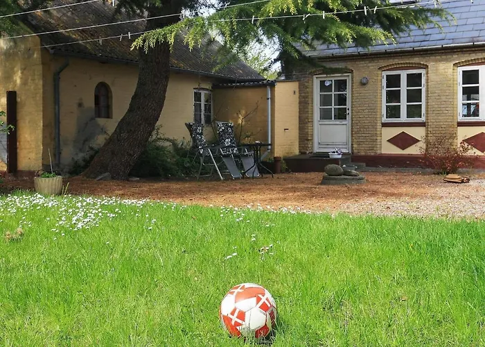 6 Person In Aeroskobing-by Traum Ærøskøbing